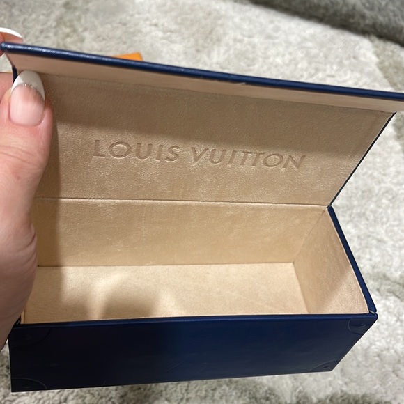 Louis Vuitton box, sunglasses case, & booklet - Picture 3 of 3